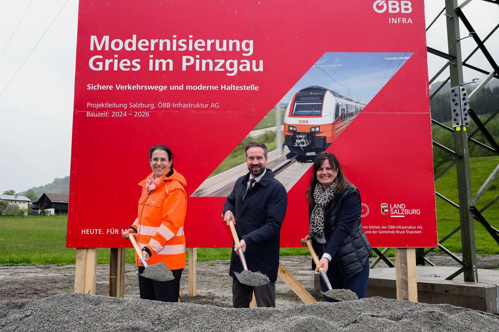 LH-Stv. Stefan Schnöll mit ÖBB-Infrastruktur-Vorständin Judith Engel und Bgm. Barbara Huber beim Startschuss für das Verkehrsprojekt Gries im Pinzgau.